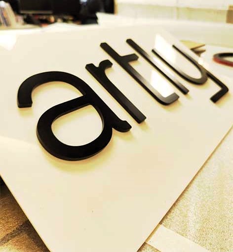 Custom dimensional letters